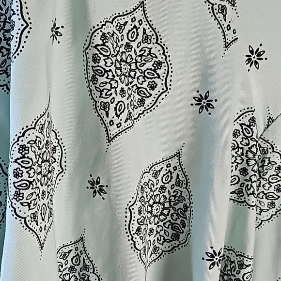 NWT Torrid Stretch Rayon Mint Green & Black Medallion Print Flutter Slee… - Picture 8 of 16